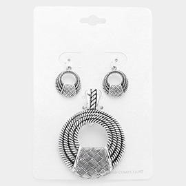 Embossed metal pendant set