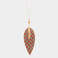 Patterned Wood Petal Pendant Long Necklace