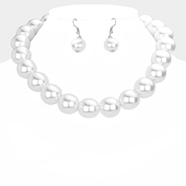 Oversized Pearl Necklace