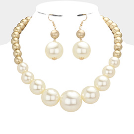 Multi Sized Pearl Necklace