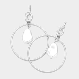 Metal Knot Open Circle Pearl Dangle Earrings