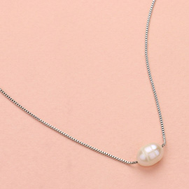 Pearl Accented Box Chain Necklace