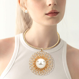 Bold Pearl Metal Wire Flower Pendant Statement Necklace