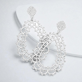 Cut Out Detailed Metal Teardrop Dangle Earrings