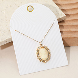 Vintage Cameo Pendant Necklace
